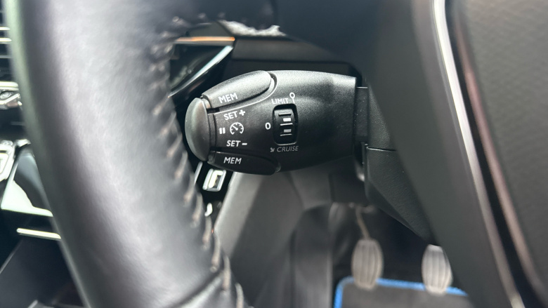 Peugeot 208 1.2 PureTech 100 Allure 5dr Petrol Hatchback